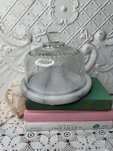 MARBLE AND VINTAGE GLASS PLATE AND CLOCHE