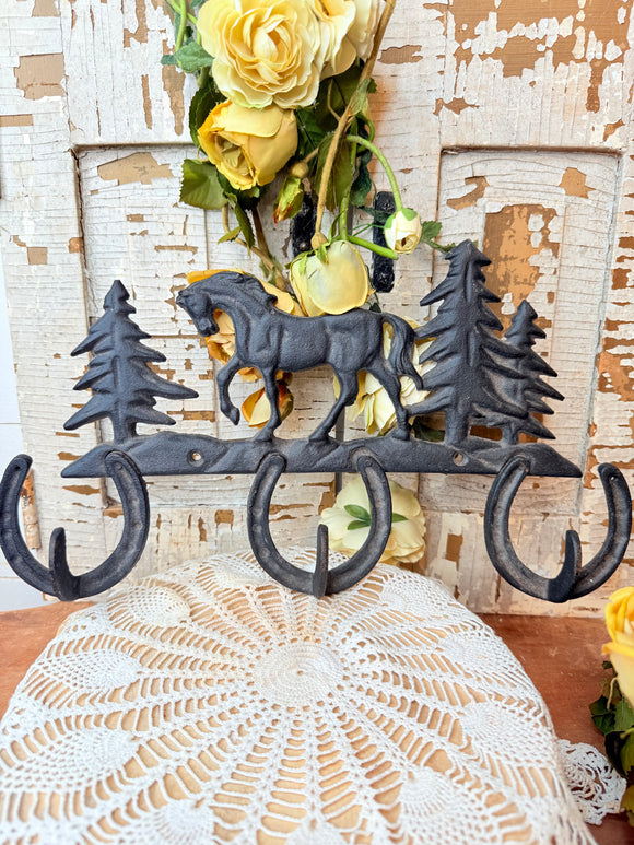 RUSTIC IRON HORSESHOE WALL HOOK