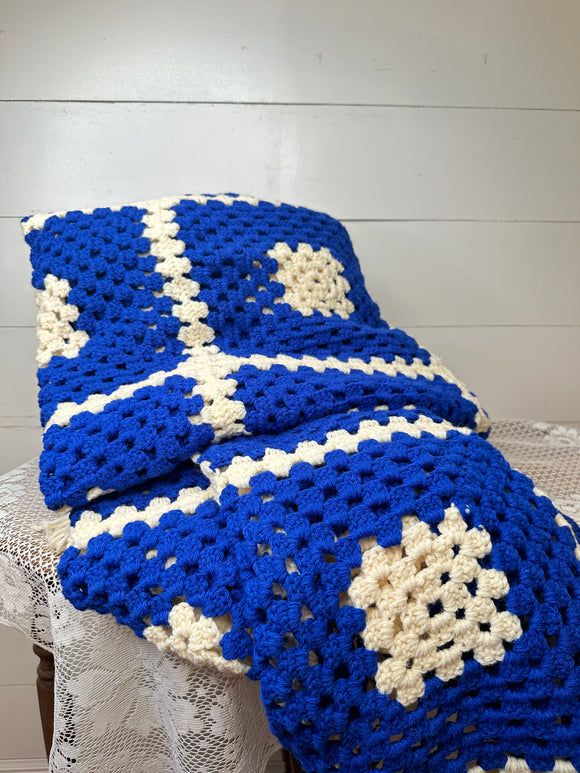 HANDMADE AFGHAN THROW VINTAGE  BLANKET BLUE AND WHITE