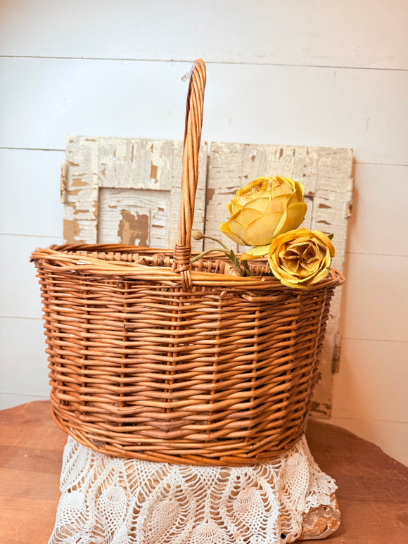 VINTAGE WICKER ORNATE DIVIDED BASKET