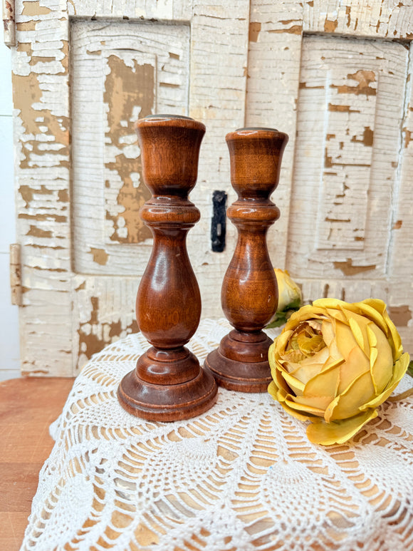 VINTAGE SET OF TURNED WOOD CANDLE STICK HOLDERS