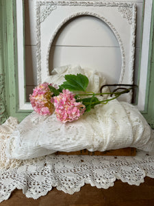 VINTAGE LACE TABLECLOTH