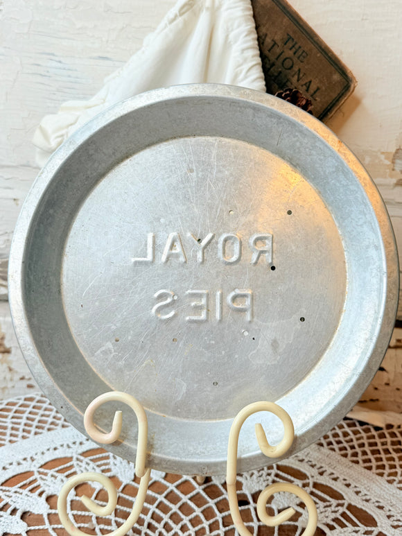 VINTAGE TIN ROYAL PIES PLATE