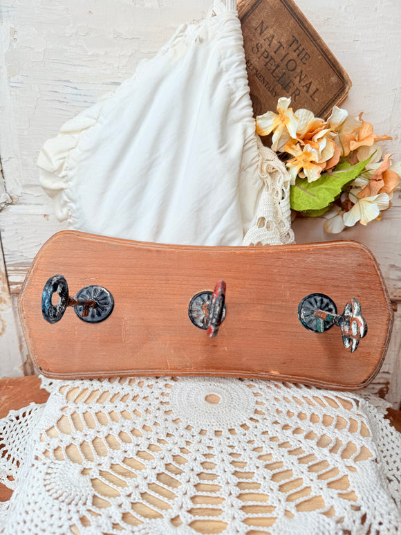Amazing vintage wood key holder wall decor ￼