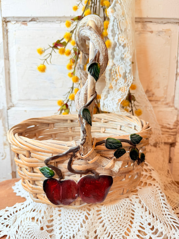 APPLE WHITE WICKER VINTAGE BASKET