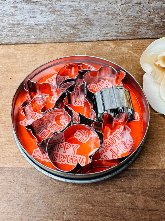 SET OF VINTAGE HALLOWEEN COOKIE CUTTERS