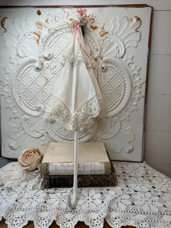 VINTAGE 1920S LACE PARASOL