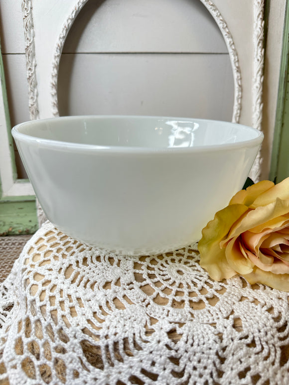 MILK GLASS VINTAGE MIXING BOWL