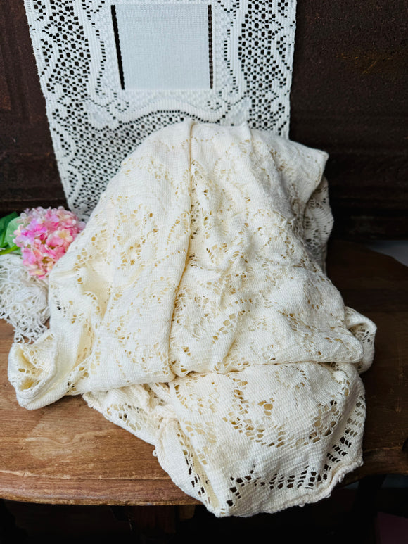 UNIQUE VINTAGE LACE TABLECLOTH