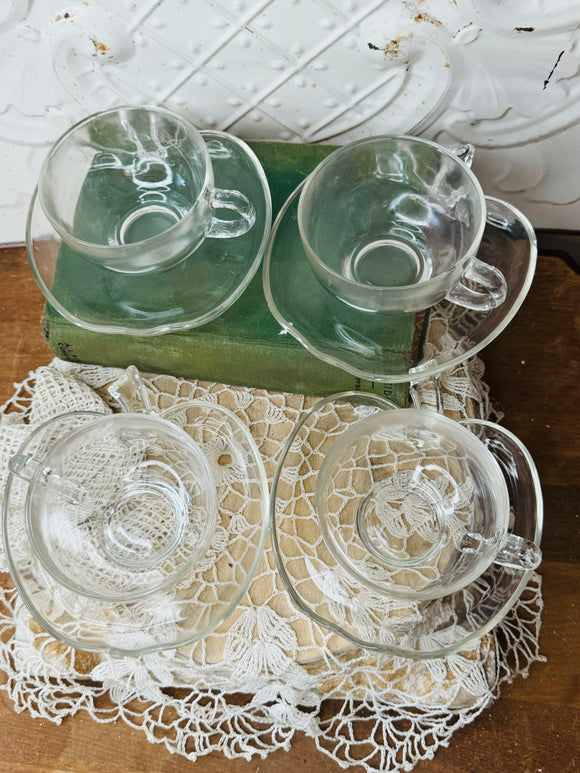 SET OF 4 VINTAGE APPLE GLASS TEACUP AND SAUCERS