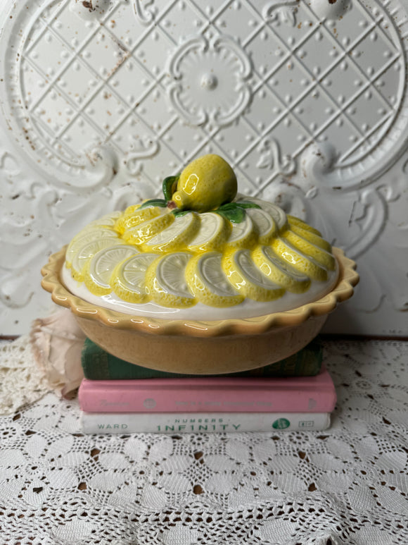 RARE MID CENTURY VINTAGE LEMON PIE DISH AND LID