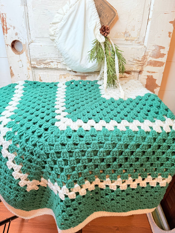 VINTAGE SQUARE AFGHAN