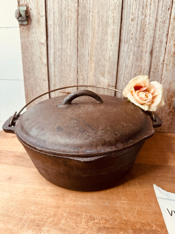 VINTAGE CAST IRON DUTCH OVEN RARE