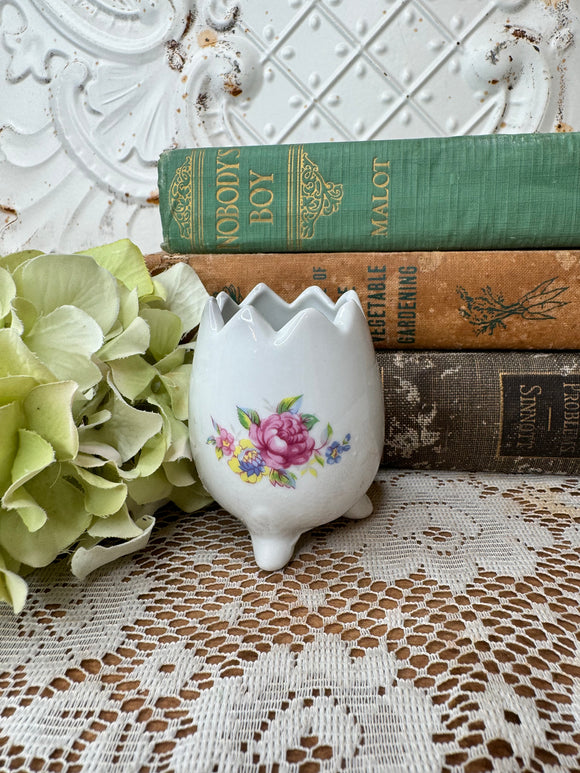 FLORAL SAWTOOTH VINTAGE EGG CUP ON FEET