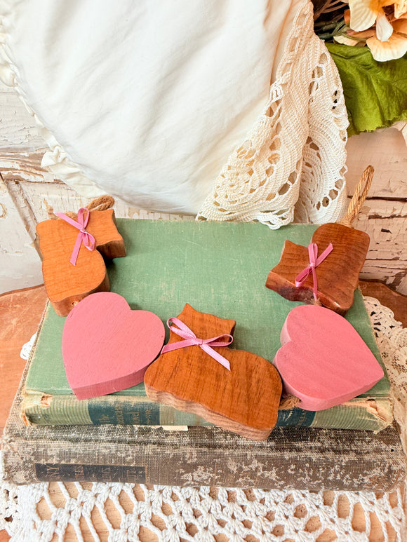 VINTAGE WOOD CAT GARLAND