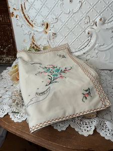 EMBROIDERED VINTAGE FLORAL RUNNER