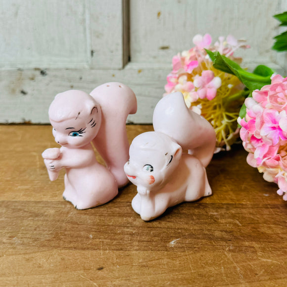PAIR OF VINTAGE PINK MID CENTURY SQUIRREL SALT AND PEPPER SHAKERS