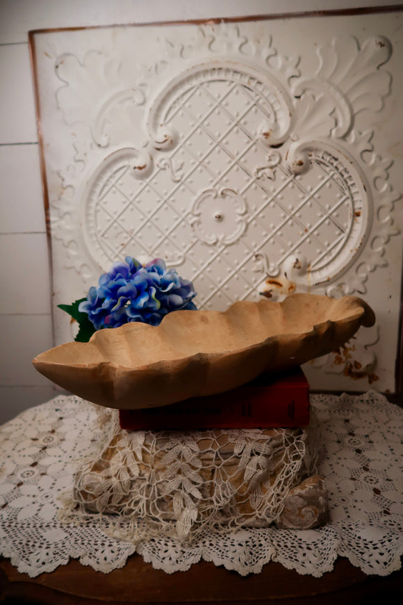 ORNATE VINTAGE WOOD LARGE DOUGH BOWL LEAF