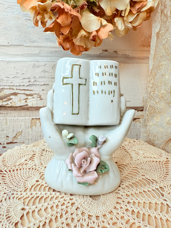 PRAYING HANDS VINTAGE STATUETTE