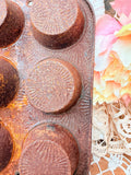 VINTAGE RUSTY CRUSTY CUPCAKE MUFFIN TIN