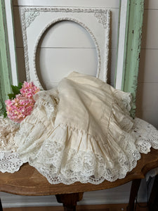 RUFFLE VINTAGE LACE BLANKET TABLECLOTH