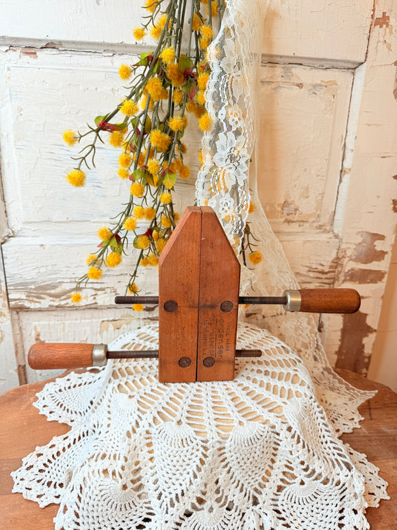 ANTIQUE WOOD CLAMP