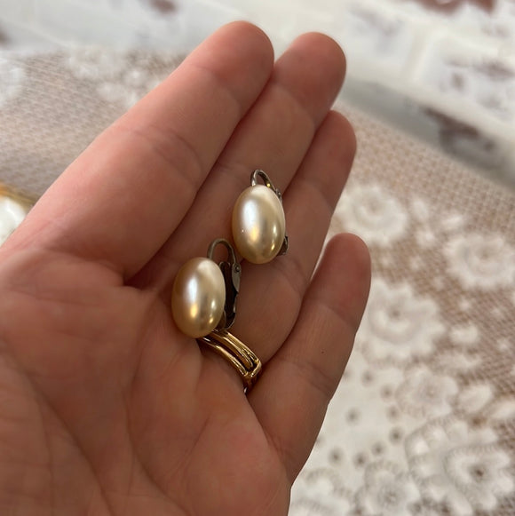 ANTIQUE OVAL PEARLY CLIP ON EARRINGS