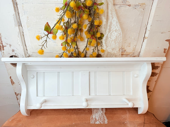 WHITE PEG SHELF