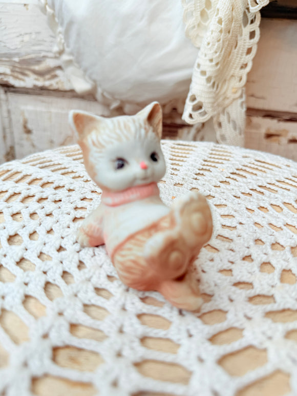 VINTAGE KITTY STATUETTE #1