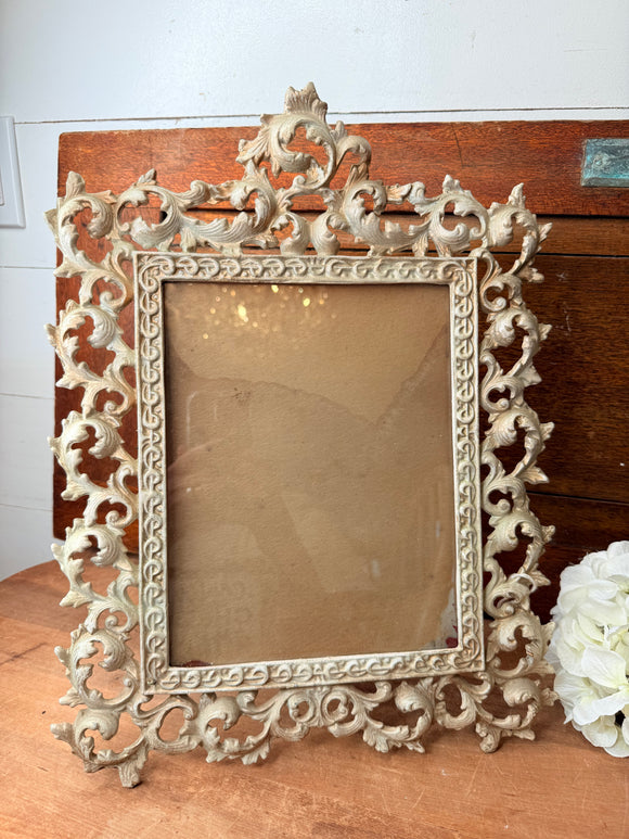 1800S ANTIQUE ORNATE LEAF SOLID BRASS VICTORIAN FRAME