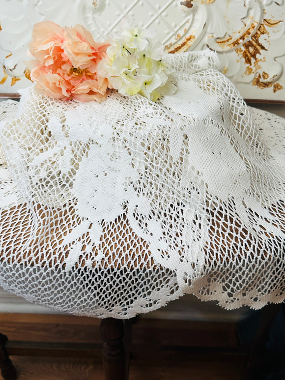 XL VINTAGE LACE RUNNER