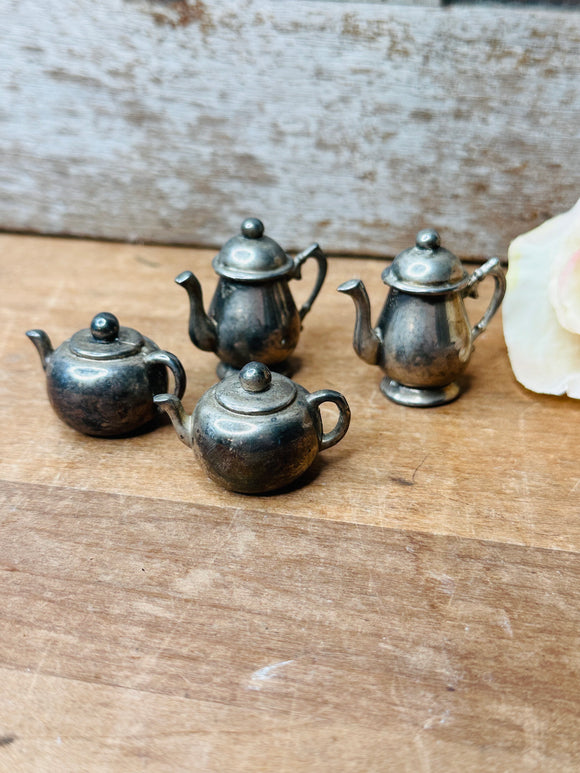 SILVER TEAPOT PLACE HOLDERS SET OF 5