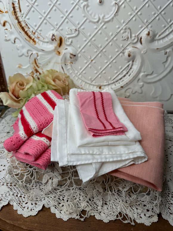 LOT OF VINTAGE LINENS - PINK