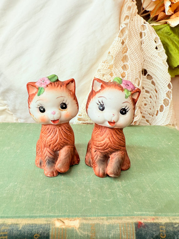 PAIR OF VINTAGE ADORABLE RETRO CAT SALT AND PEPPER SHAKERS