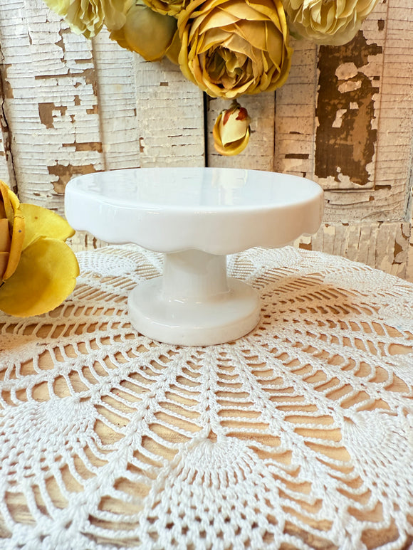 CUTE DECORATIVE WHITE PEDESTAL RISER