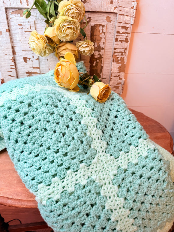 VINTAGE BEAUTIFUL TEAL AFGHAN