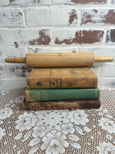 VINTAGE LIGHT WOOD ROLLING PIN