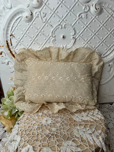 VINTAGE EYELET RUFFLE THROW PILLOW