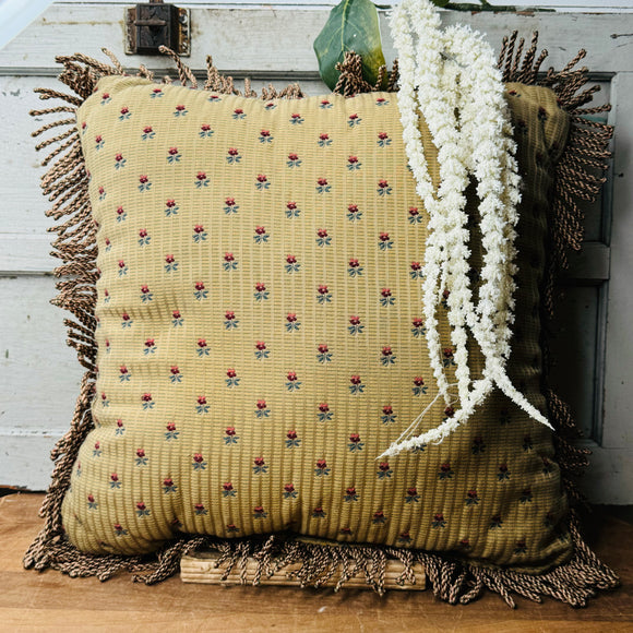 VINTAGE FLORAL THROW PILLOW