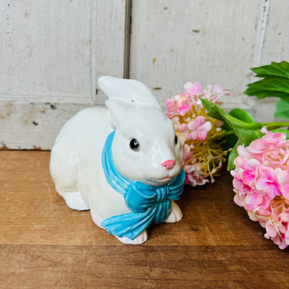 JAPAN VINTAGE BUNNY CUTE STATUETTE