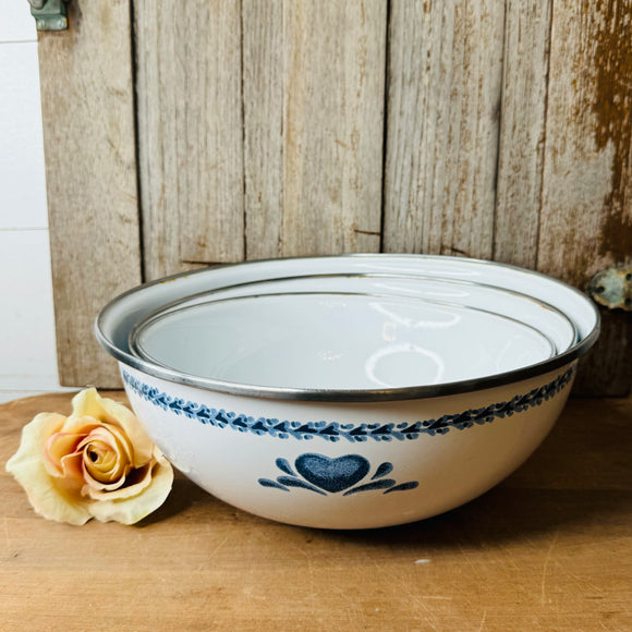 SET OF 3 VINTAGE ENAMEL NESTING BOWLS BLUE HEART