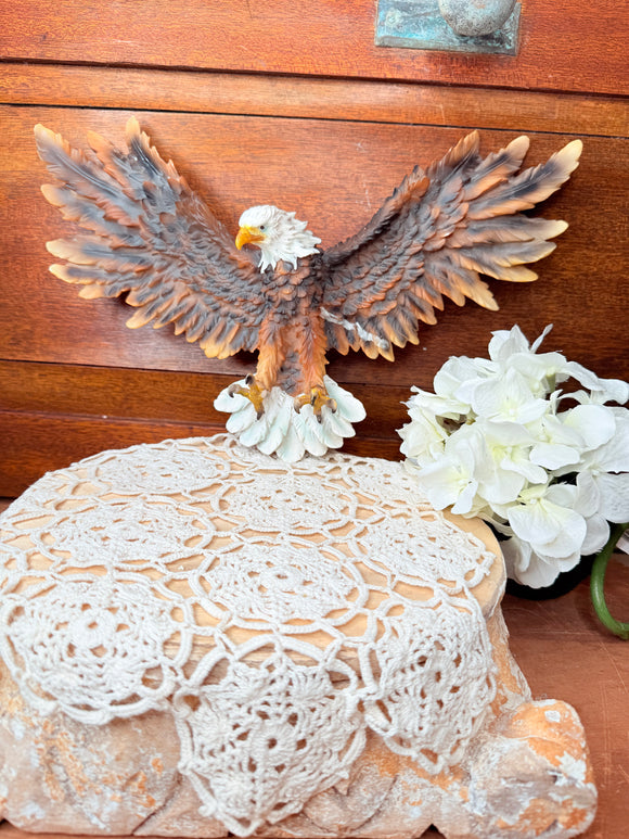 VINTAGE RESIN EAGLE WALL DECOR