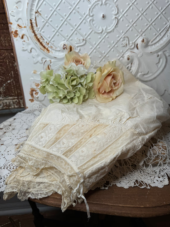 ANTIQUE SLIP DECOR