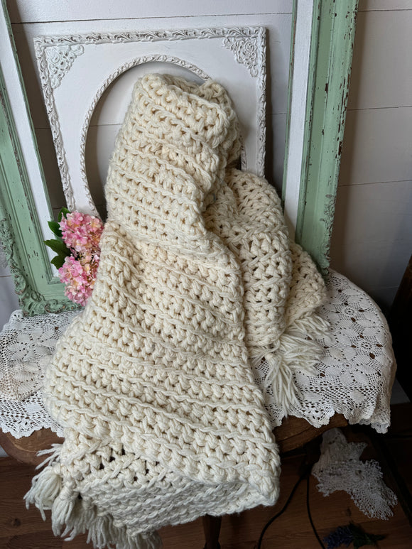 SOFT VINTAGE BLANKET WITH TASSELS VINTAGE