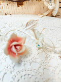 VINTAGE ART GLASS HUMMINGBIRD ON ROSE