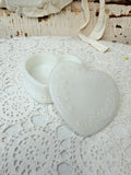 VINTAGE DETAILED MILK GLASS HEART TRINKET JEWELRY DISH