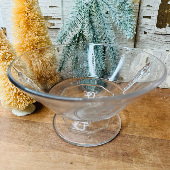 VINTAGE FOOTED GLASS CAMEO BOWL