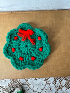 CHRISTMAS LARGE WREATH - VINTAGE CROCHET BROOCH/PIN