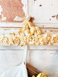 VINTAGE AMAZING ROSE ANTIQUE FRAME