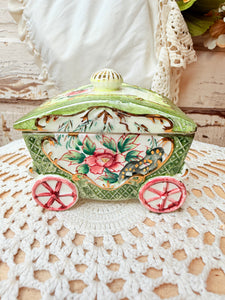 VINTAGE PORCELAIN CARRIAGE WITH ASHTRAYS